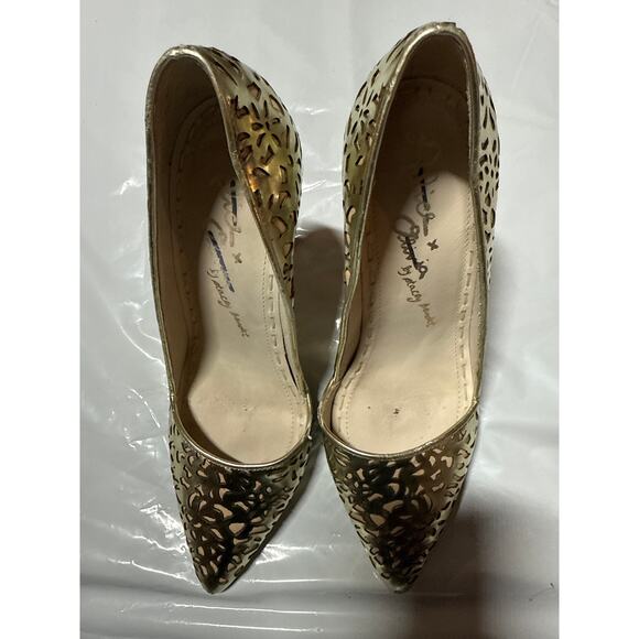 ALICE + OLIVIA by STACEY BENDET Gold Laser Cut Heel Pumps 36 (US 6) - Picture 8 of 14
